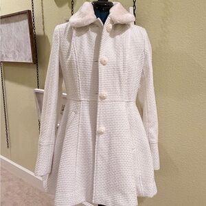 Kensie Ivory Textured A-line Coat with detachable fur collar - XS